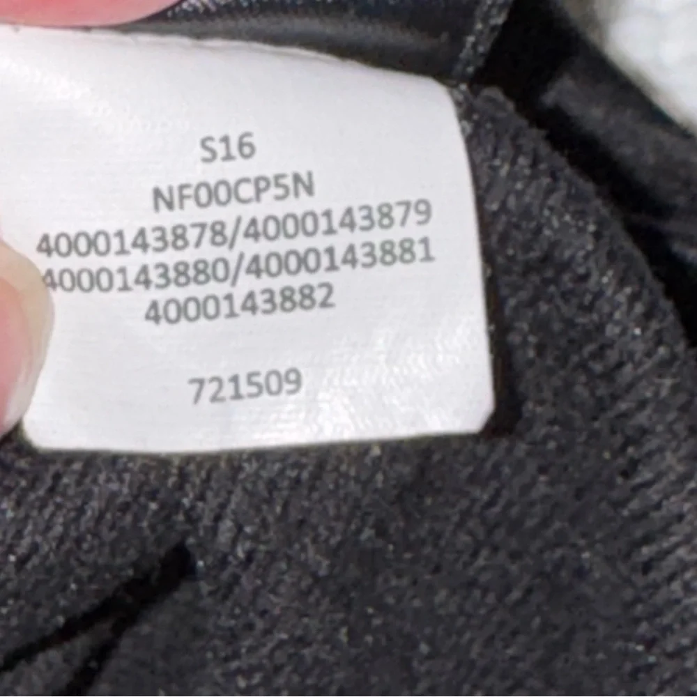 The North Face black 1/4 zip size Large - Picture 8 of 15